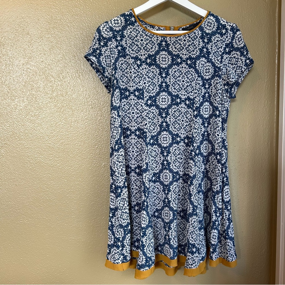 Patterned Flowy Dress - Picture 3 of 8